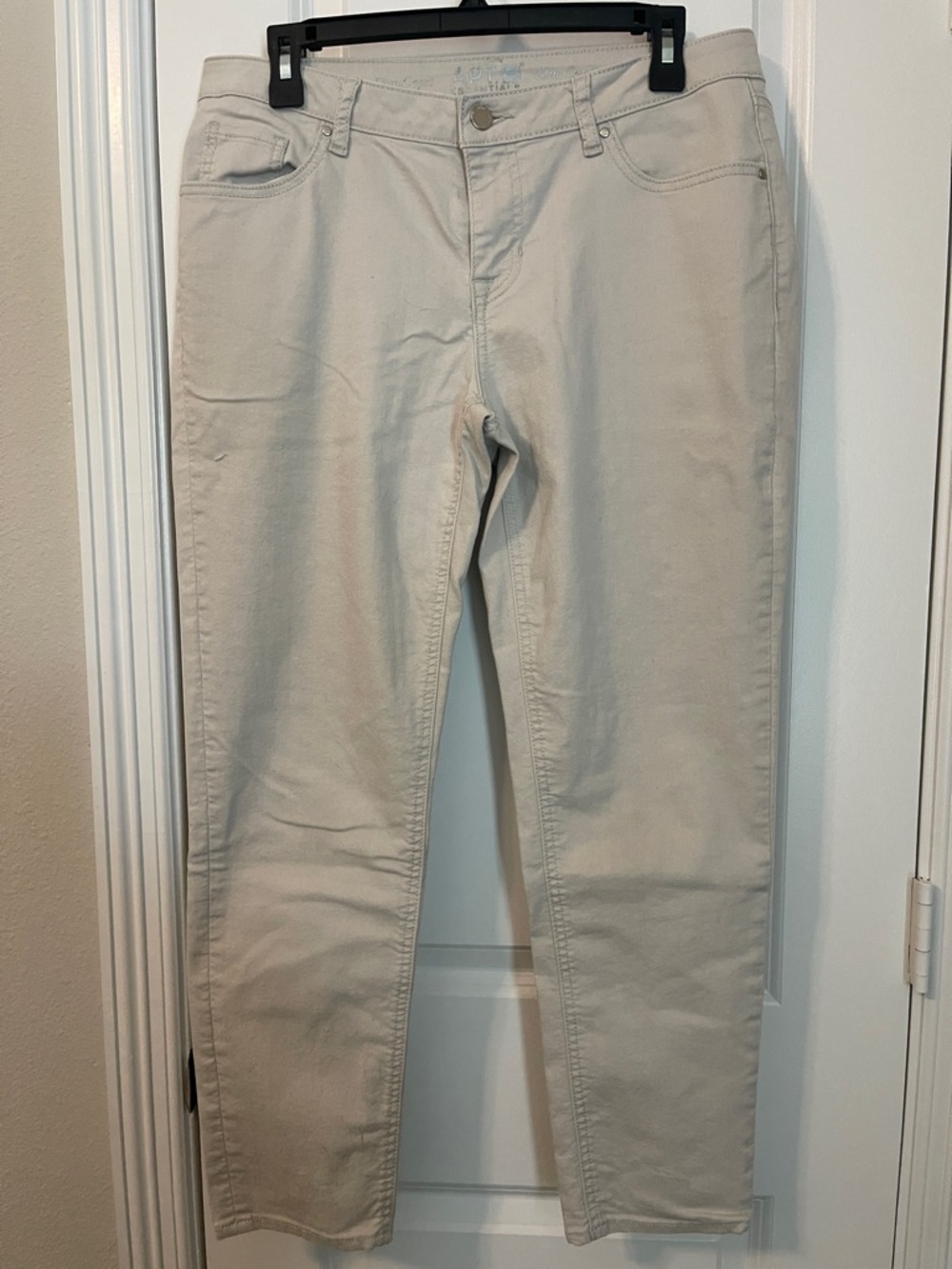 Apt. 9 Women's Light Beige Capris
